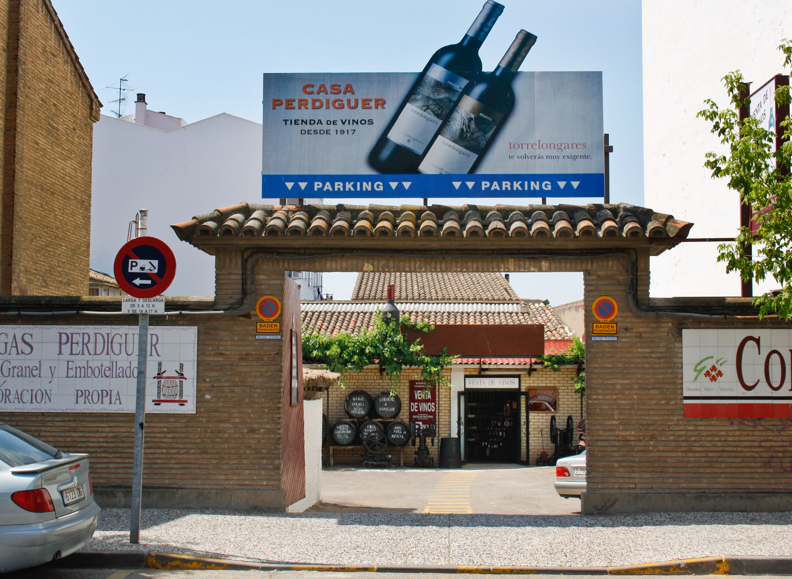 VINOS PERDIGUER - SANTA ISABEL - FACHADA PRINCIPAL